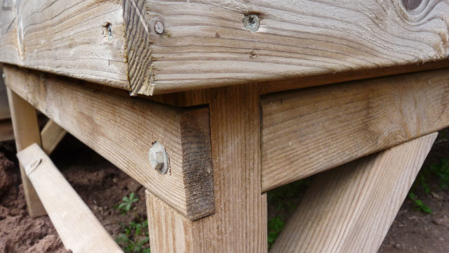 assemblage-d-angle-mi-bois-potager-sureleve