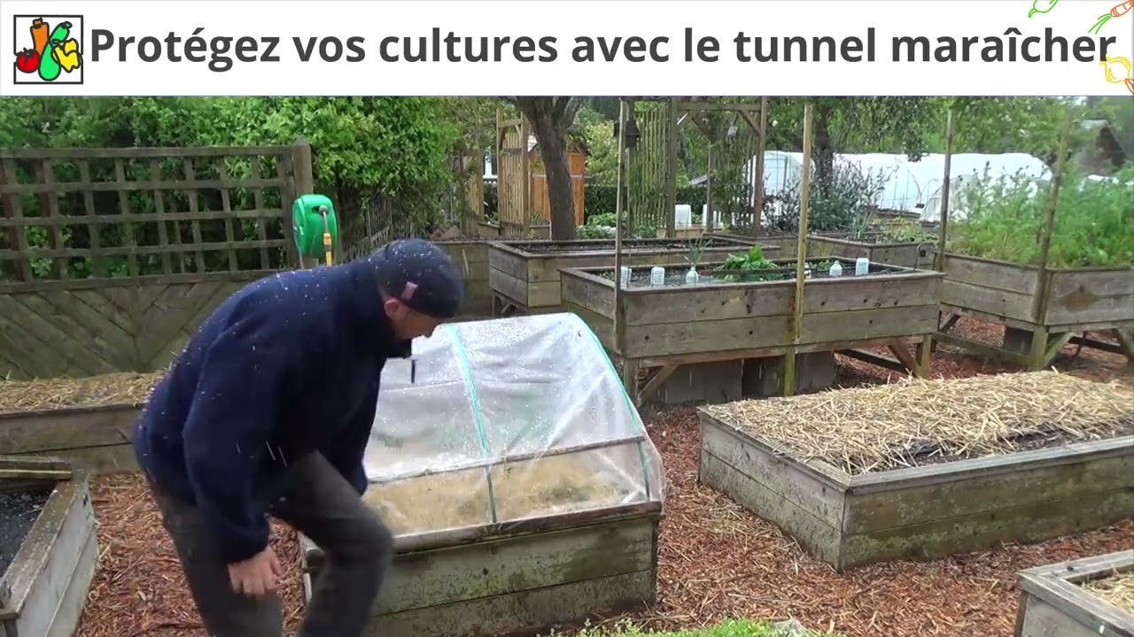 Des carrés de potager avec serre amovible